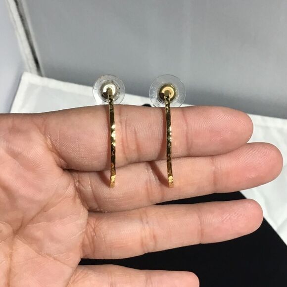 Hammered Gold Tone Curved Bar Earrings (G1) - Picture 1 of 4
